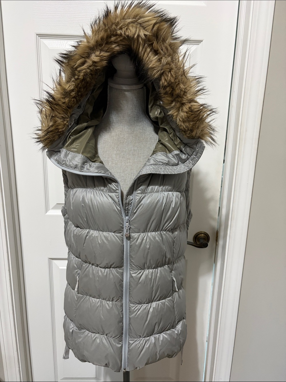 Eddie Bauer Premium Goose down gray puffer vest Size Large Tall